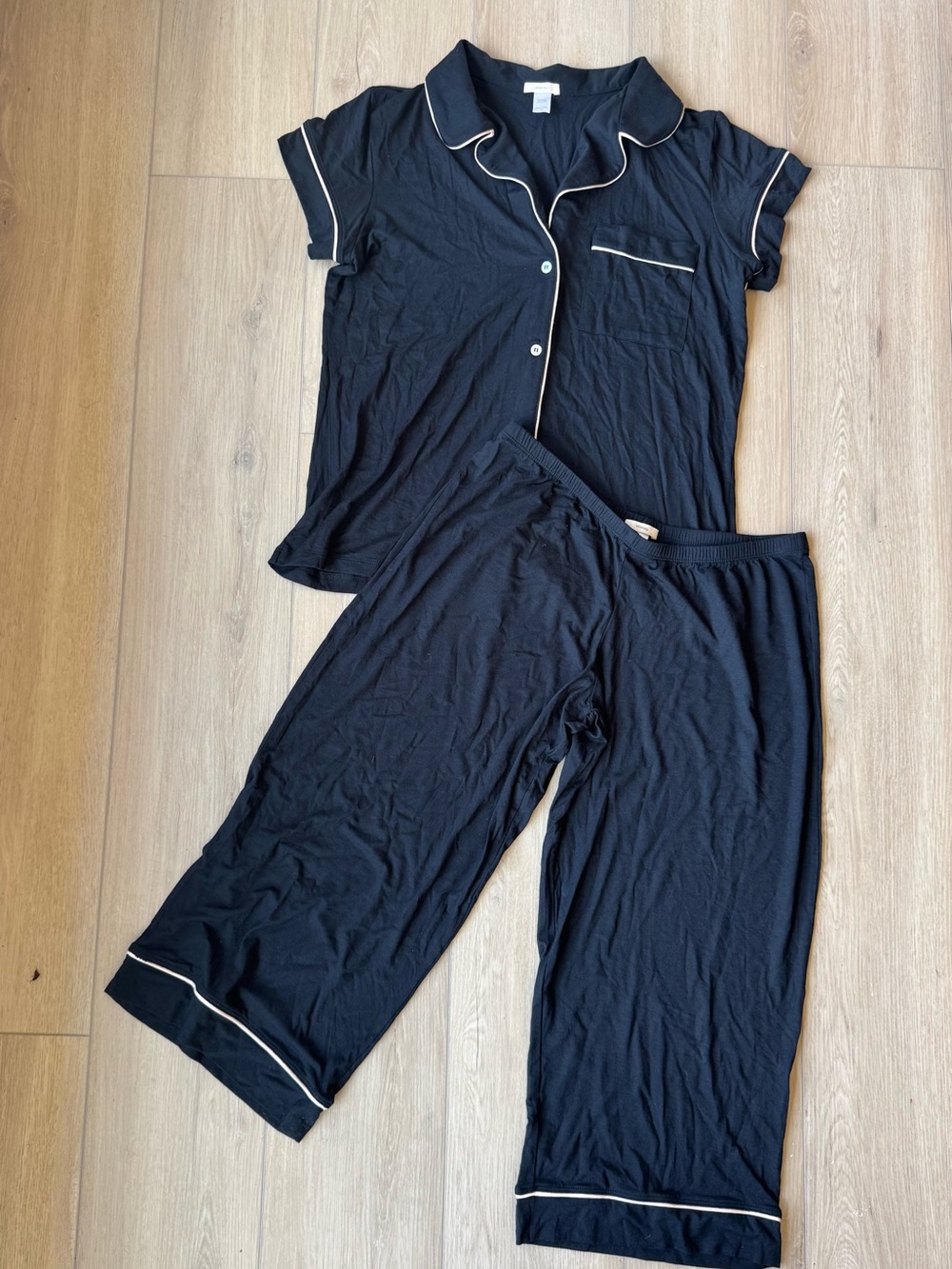Eberjey Gisele Modal Pajama Set Black/Ivory Short Sleeve Crop Pants Size M EUC - Picture 2 of 8